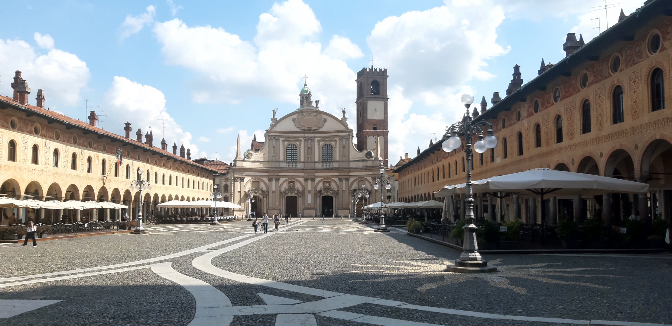 01A_Piazza Ducale